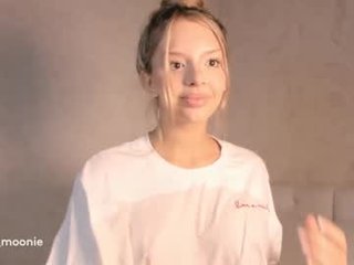 lesi_moonie 19 y. o. cute teen cam babe loves XXX cam action with her perfect ass