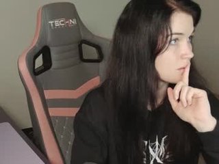 evelynclaire 21 y. o. group young