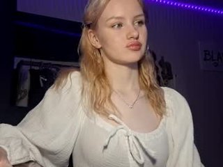 ilianamessersmith 18 y. o. 