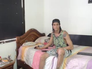 sexydarkhunter2 26 y. o. latina cam girl shows her perfect tattooed body on web-camera