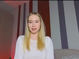cuute_angell 18 y. o. blonde teen cam babe plays with her tight asshole