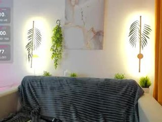 lilian_daniels 24 y. o. cam babe with small tits offer their holes for dirty live sex