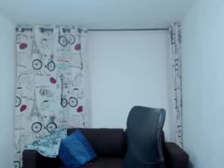 danaarey 29 y. o. latina cam babehot like when squirting juice is pouring out from her tight pussy online