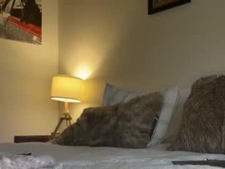 mommamia12 0 y. o. cam girl loves her sweet pussy penetrated hard