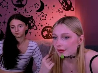 caroline_honeyy 19 y. o. teen couple with sensual moans filling the chatroom