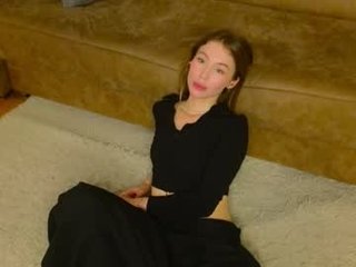 kayceemeckley 18 y. o. teen couple with sensual moans filling the chatroom