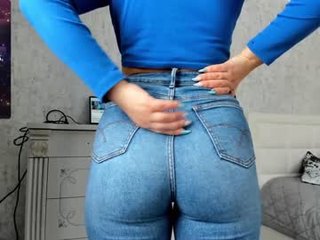 pussysweet9 22 y. o. cam babe dancing striptease with ohmibod in hand on the webcam