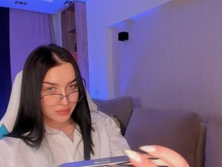 ooops_dilly 18 y. o. white cam babe with big tits goes doggie style online