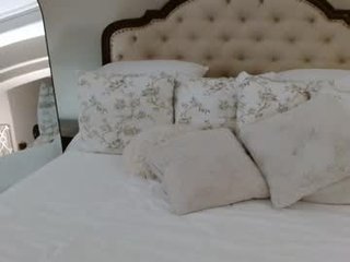 hot_wife_amber 0 y. o. cam girl will surprise you with her huge gaping asshole