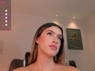 paulinasantosx 26 y. o. cam babe shows wet legs after good fucking