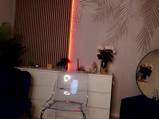 aaylinn_ 19 y. o. teen cam girl plays with her tight pussy