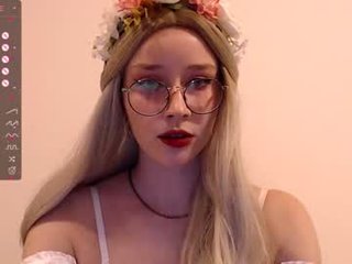 ms_christiana 18 y. o. redhead cam girl enjoys her loved ohmibod online