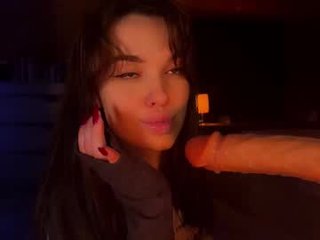 judykissmoore 26 y. o. wet cam babe masturbates and sucks huge penis