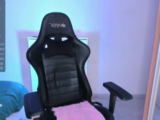 elisetattoo 22 y. o. redhead cam babe lets huge dick deep inside her sweet pussy