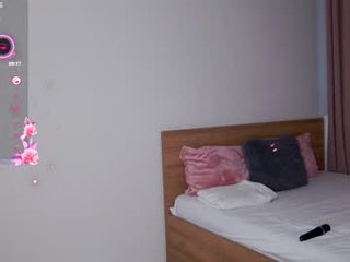 jolly_dolly 21 y. o. dildo in ass and ohmibod in pussy it is the dream of any cam whore