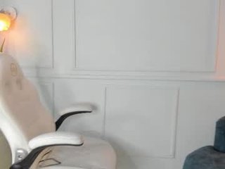 molly_rose18 18 y. o. fingering pussy