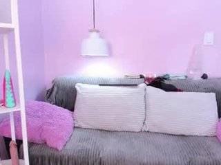 hiyakasudere 22 y. o. cam girl has toy and cock used on her bald pussy