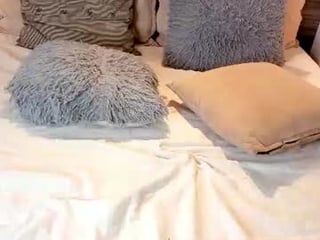 karolynelune 18 y. o. fingering pussy