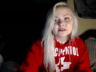 kipsy420 19 y. o. cam girl likes using hot adult toys live on XXX cam