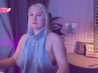 yolanda_kiss 35 y. o. hot cam dominant vixen shows games with ohmibod on camera
