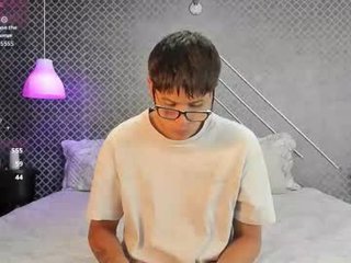 evie_demn 19 y. o. teen cam babe sucking man's cock and stuffing it to her cunt