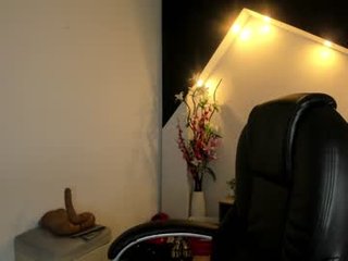 almma_ 18 y. o. redhead cam babe makes passionate live sex in office