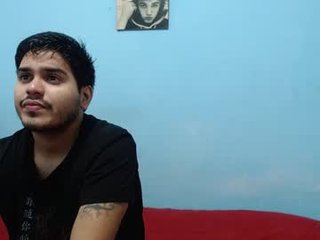 melanieandjosh 22 y. o. cam babe tries to use femdom toy online