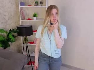 lorrianeswims 19 y. o. teen cam girl plays with her tight pussy