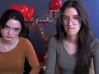 liana_kisses 19 y. o. teen couple with sensual moans filling the chatroom