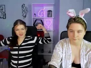isabel_wave 0 y. o. teenage cam girl plays with her ass hole