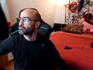 lachicadeldiablo 44 y. o. cam girl loves bangs her hairy pussy with sex toys online