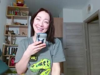 silverswan21 29 y. o. cam girl gets toy playing and machine fucked online