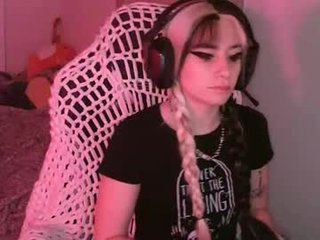 manicpixieslutt 0 y. o. petite anal