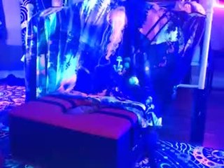 emma_rae93 26 y. o. tattooed cam girl loves rubbing her juicy pussy on camera