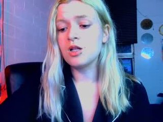 la_femme_fatale_ 19 y. o. deutsch teen cam babe plays with her soaked hole