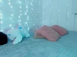 anahi_rouse 22 y. o. cam girl spreads her legs and fuck online