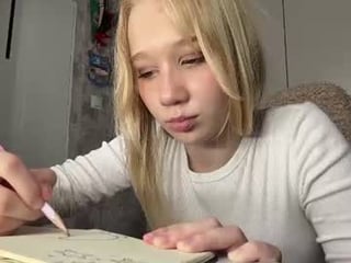 hilarianimocks 18 y. o. 