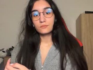 cherriclaybaugh 18 y. o. young english