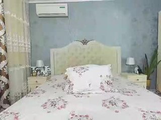 jessicalove20 28 y. o. pregnant cam babe strokes her hot wet pussy on sink