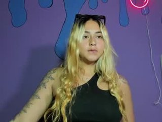 sexy_foxx_ 18 y. o. teen cam babe spread her legs to get her holes good fucked online