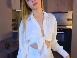 cindyreming01 18 y. o. cam girl with big tits enjoys getting her wet pussy fucked