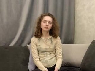 cutelunette 18 y. o. teen cam girl plays with her tight pussy