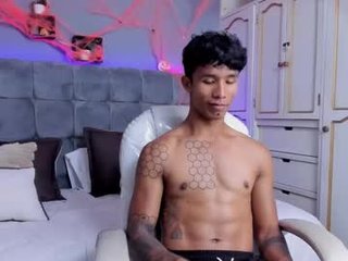 frank98_ 26 y. o. cam babe demonstrating their squirt experience in a sexy and sensual manner