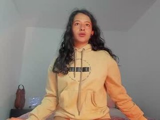 chloe_mazee 19 y. o. 