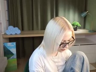 odettedunnuck 18 y. o. teenage cam girl plays with her ass hole