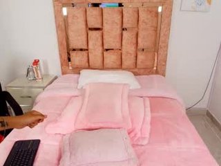 tamymoon 23 y. o. teen cam girl plays with her tight pussy