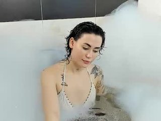 edlinhatter 18 y. o. teenage cam girl plays with her ass hole