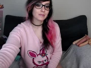 talia_bloodina 27 y. o. redhead cam girl with hairy pussy waiting for her prince online
