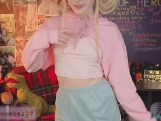 mana_rose 18 y. o. european cam babe rubs her smooth pussy till she cums