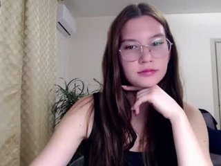 kristal89 19 y. o. teenage cam girl plays with her ass hole